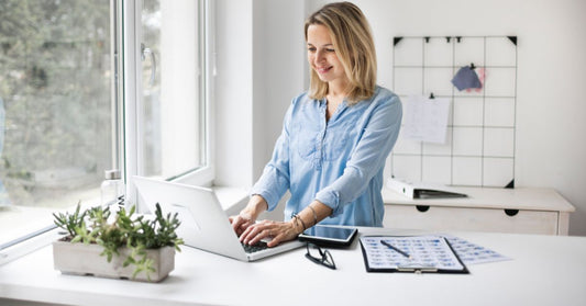 How a Height Adjustable Table Can Improve Your Work Day - Purpleark